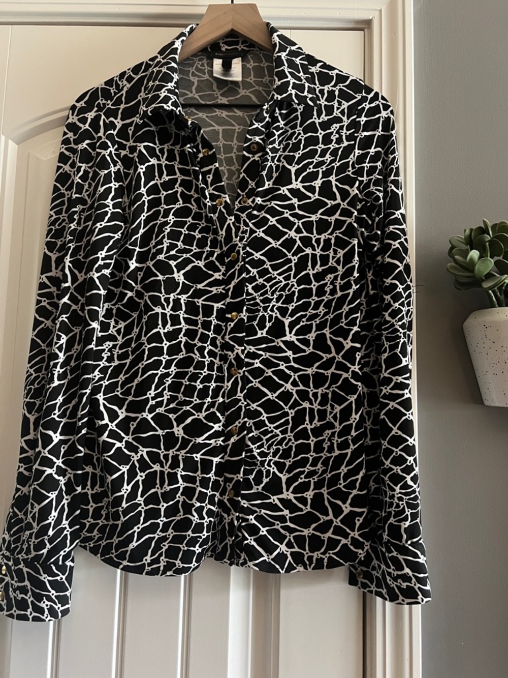 Black & White Graphic Button-Up Blouse